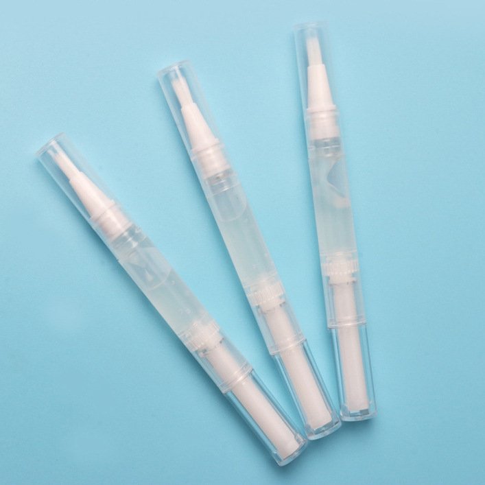 Professional lash adhesive for eyelash extensions